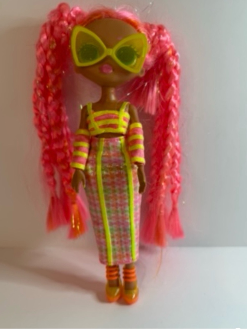 LOL Surprise! OMG Lights Dazzle Fashion 9” Doll Glitter Queen Big Sister Neon